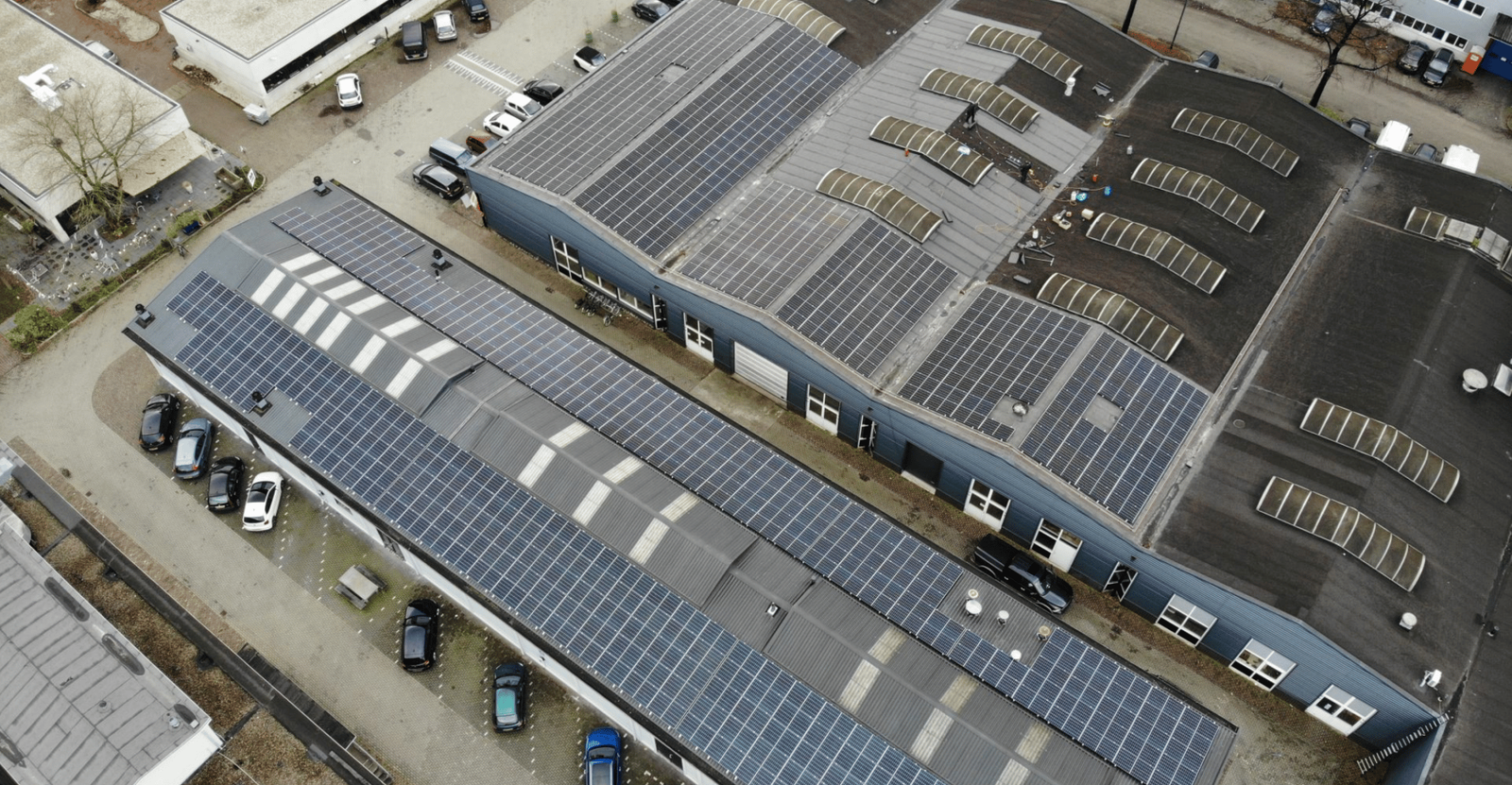 Zonnepanelen op bedrijfsdaken